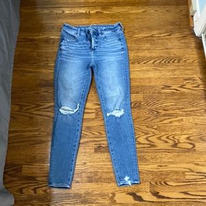 American Eagle- Ripped Knee Short Dream Jean
